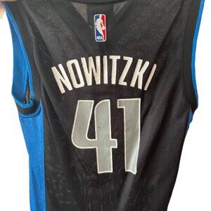 🏀 Dirk Nowitzki Dallas Mavericks 2000s Away Jersey (Youth Small)
